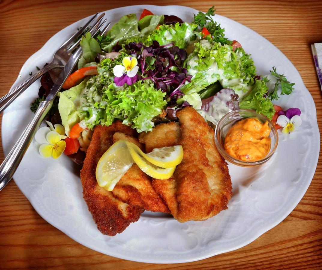 Restaurant-Cafe-Pension Himmel ลันด์สฮูท ภายนอก รูปภาพ
