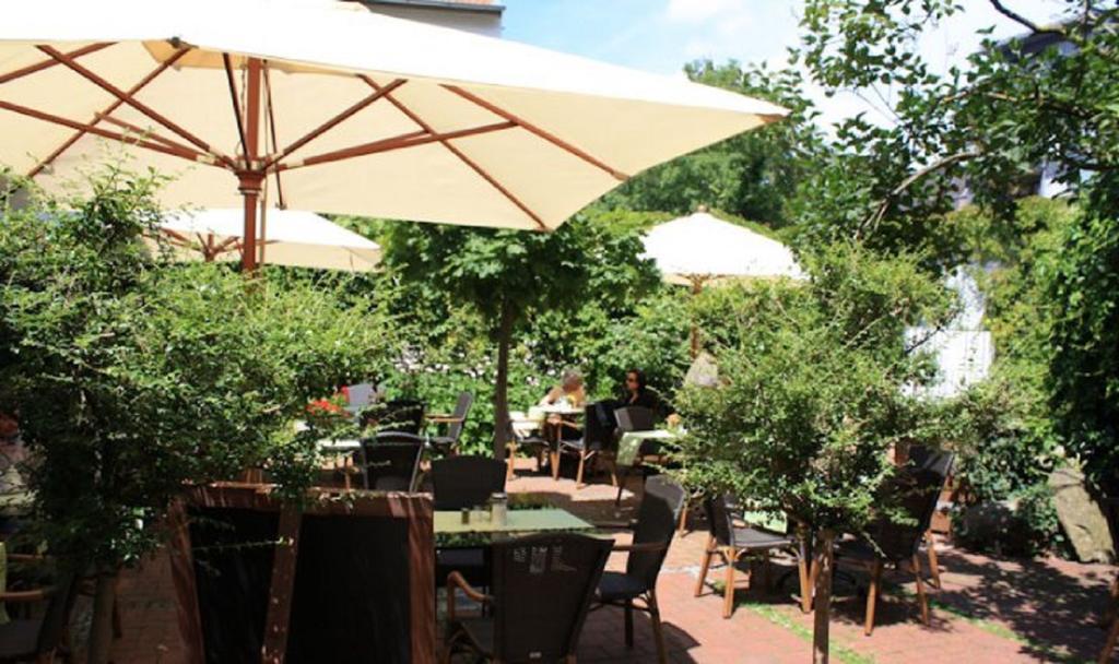 Restaurant-Cafe-Pension Himmel ลันด์สฮูท ภายนอก รูปภาพ