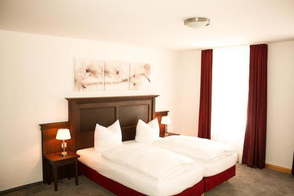 Restaurant-Cafe-Pension Himmel ลันด์สฮูท ภายนอก รูปภาพ