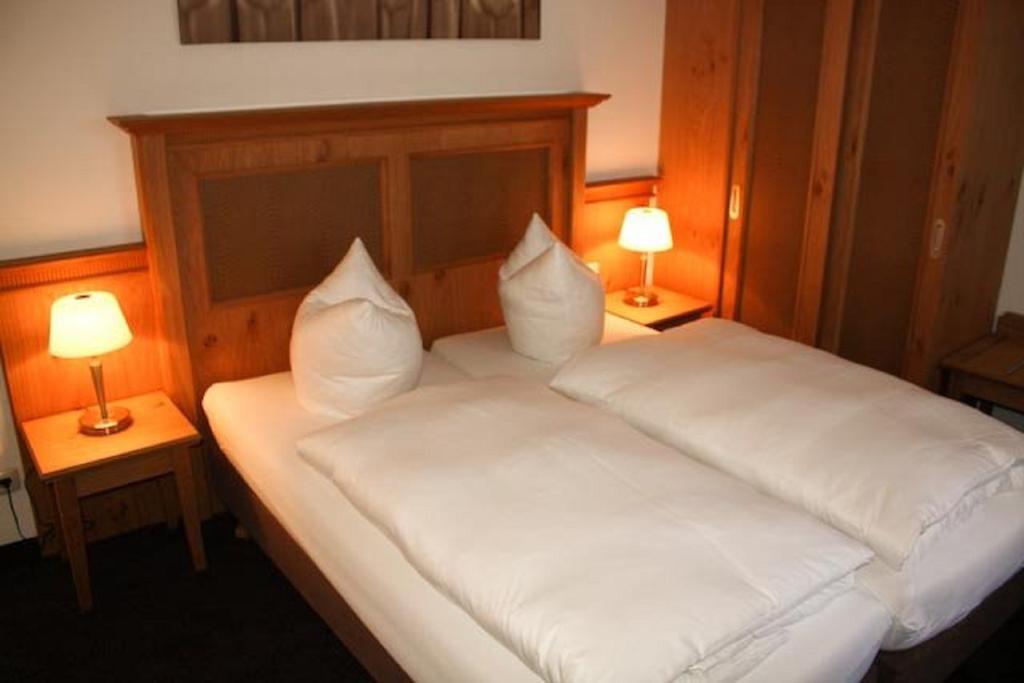Restaurant-Cafe-Pension Himmel ลันด์สฮูท ภายนอก รูปภาพ