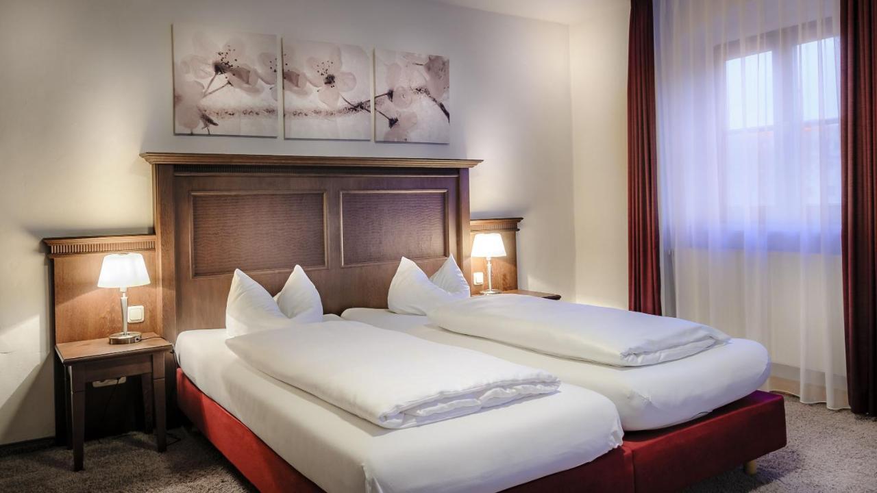 Restaurant-Cafe-Pension Himmel ลันด์สฮูท ภายนอก รูปภาพ